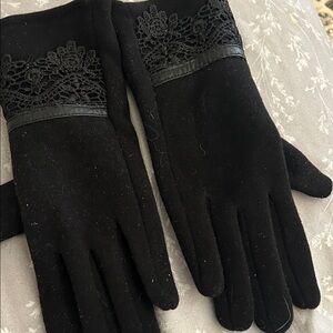 Elegant Black Lace Gloves